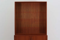 Wirserums Nya mobelfabrik社を代表する作品の一つです。シンプルなフォルムですが、本体縁は丸みを帯びておりクオリティーが高く、良質なチーク材が使用されています。