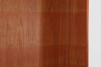 Wirserums Nya mobelfabrik社を代表する作品の一つです。シンプルなフォルムですが、本体縁は丸みを帯びておりクオリティーが高く、良質なチーク材が使用されています。