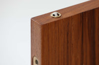 Wirserums Nya mobelfabrik社を代表する作品の一つです。シンプルなフォルムですが、本体縁は丸みを帯びておりクオリティーが高く、良質なチーク材が使用されています。