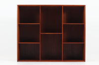 北欧より買い付けた「Peter Hvidt & Orla molgaard」によってデザインされたブックシェルフです。良質なチーク無垢材が贅沢に使用されており、縁のフィンガージョイントが特徴的なデザインです。一番最後の写真はイメージ写真となります。