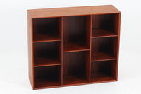 北欧より買い付けた「Peter Hvidt & Orla molgaard」によってデザインされたブックシェルフです。良質なチーク無垢材が贅沢に使用されており、縁のフィンガージョイントが特徴的なデザインです。一番最後の写真はイメージ写真となります。