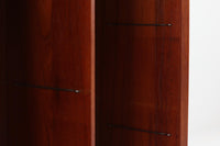 北欧より買い付けた「Peter Hvidt & Orla molgaard」によってデザインされたブックシェルフです。良質なチーク無垢材が贅沢に使用されており、縁のフィンガージョイントが特徴的なデザインです。一番最後の写真はイメージ写真となります。