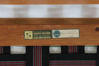 日本でも人気が高いボーエ・モーエンセンによる、チェア "model 2257"です。シンプルなデザインと強度と快適性を両立させた、軽量な四角形のフレームが特徴的です。良質なオーク材が使用されています。