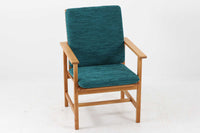 日本でも人気が高いボーエ・モーエンセンによる、チェア "model 2257"です。シンプルなデザインと強度と快適性を両立させた、軽量な四角形のフレームが特徴的です。良質なオーク材が使用されています。