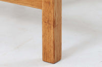 日本でも人気が高いボーエ・モーエンセンによる、チェア "model 2257"です。シンプルなデザインと強度と快適性を両立させた、軽量な四角形のフレームが特徴的です。良質なオーク材が使用されています。