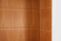北欧より買い付けたHans J. Wegnerデザインのブックシェルフです。 彼のキャビネット類を数多く手がけたRY mobler社製の本棚です。本体はオーク材が使用されています。 シンプルなデザインながらも要所要所にウェグナーらしいデザインが施してあり、実用性にも優れている逸品です。