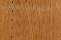 北欧より買い付けたHans J. Wegnerデザインのブックシェルフです。 彼のキャビネット類を数多く手がけたRY mobler社製の本棚です。本体はオーク材が使用されています。 シンプルなデザインながらも要所要所にウェグナーらしいデザインが施してあり、実用性にも優れている逸品です。高さがあるため使用中には見えにくいですが、天板に輪染みがあるため、お求めやすい価格に設定しています。