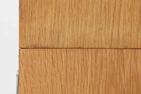 北欧より買い付けたHans J. Wegnerデザインのブックシェルフです。 彼のキャビネット類を数多く手がけたRY mobler社製の本棚です。 シンプルなデザインながらも要所要所にウェグナーらしいデザインが施してあり、実用性にも優れている逸品です。全てオーク材のモデルです。