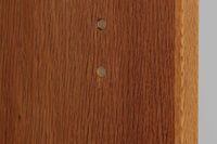 北欧より買い付けたHans J. Wegnerデザインのブックシェルフです。 彼のキャビネット類を数多く手がけたRY mobler社製の本棚です。本体はオーク材が使用されています。 シンプルなデザインながらも要所要所にウェグナーらしいデザインが施してあり、実用性にも優れている逸品です。