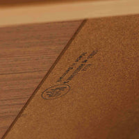 Henning Kjaernulf(ヘニング・ケアヌルフ)によってデザインされ、Vejle Stole og Mobelfabrik社が製造したデンマーク製のエクステンションダイニングテーブル。温もりあるチーク材と美しく面取りされたエッジラインが特徴です。両端のリーフを引き出すだけで最大239cmまで拡張でき、日常使いから来客時まで柔軟に対応。脚部はすっきりとした削り出しのディテールが施され、軽やかさと安定感を両立しています。素材の上質さと機能美を兼ね備えた、北欧ビンテージ家具の魅力あふれる一台です。