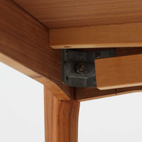 Henning Kjaernulf(ヘニング・ケアヌルフ)によってデザインされ、Vejle Stole og Mobelfabrik社が製造したデンマーク製のエクステンションダイニングテーブル。温もりあるチーク材と美しく面取りされたエッジラインが特徴です。両端のリーフを引き出すだけで最大239cmまで拡張でき、日常使いから来客時まで柔軟に対応。脚部はすっきりとした削り出しのディテールが施され、軽やかさと安定感を両立しています。素材の上質さと機能美を兼ね備えた、北欧ビンテージ家具の魅力あふれる一台です。