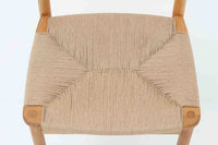 「Borge mogensen」デザインのOresundシリーズのチェアです。J39より一回り大きいサイズで、座面と脚の見せるジョイントが特徴的なデザインとなっております。モーエンセンの家具を多く作成していた「Karl Andersson」社の熟練の職人によって作成されており、確かな造りを感じさせてくれます。流通量が少なく希少なチェアです。