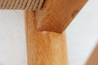 「Borge mogensen」デザインのOresundシリーズのチェアです。J39より一回り大きいサイズで、座面と脚の見せるジョイントが特徴的なデザインとなっております。モーエンセンの家具を多く作成していた「Karl Andersson」社の熟練の職人によって作成されており、確かな造りを感じさせてくれます。流通量が少なく希少なチェアです。