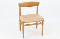 「Borge mogensen」デザインのOresundシリーズのチェアです。J39より一回り大きいサイズで、座面と脚の見せるジョイントが特徴的なデザインとなっております。モーエンセンの家具を多く作成していた「Karl Andersson」社の熟練の職人によって作成されており、確かな造りを感じさせてくれます。流通量が少なく希少なチェアです。