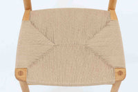 「Borge mogensen」デザインのOresundシリーズのチェアです。J39より一回り大きいサイズで、座面と脚の見せるジョイントが特徴的なデザインとなっております。モーエンセンの家具を多く作成していた「Karl Andersson」社の熟練の職人によって作成されており、確かな造りを感じさせてくれます。流通量が少なく希少なチェアです。