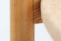 「Borge mogensen」デザインのOresundシリーズのチェアです。J39より一回り大きいサイズで、座面と脚の見せるジョイントが特徴的なデザインとなっております。モーエンセンの家具を多く作成していた「Karl Andersson」社の熟練の職人によって作成されており、確かな造りを感じさせてくれます。流通量が少なく希少なチェアです。