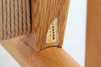 「Borge mogensen」デザインのOresundシリーズのチェアです。J39より一回り大きいサイズで、座面と脚の見せるジョイントが特徴的なデザインとなっております。モーエンセンの家具を多く作成していた「Karl Andersson」社の熟練の職人によって作成されており、確かな造りを感じさせてくれます。流通量が少なく希少なチェアです。