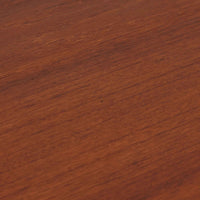 Johannes Andersenデザイン、Uldum Mobelfabrik社製のエクステンションダイニングテーブルです。チーク材特有の温かみある色調と繊細な木目が美しく、北欧家具らしい洗練された雰囲気を漂わせます。幅160cmから最大261cmまで拡張可能で、来客時や家族の集まりなどに柔軟に対応できる実用性の高さも魅力です。丸みを帯びたエッジや脚部の優雅な曲線など、アンダーセンならではの造形美が感じられる逸品で、ビンテージならではの風格と存在感を備えています。