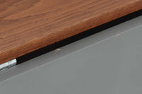 デンマークの老舗家具メーカーGetama(ゲタマ)製、Hans J. Wegner(ハンス・J・ウェグナー)デザインの名作デイベッド「GE258」です。フレームには深みのあるダークオーク材を使用しており、落ち着いた色味と上品な木目が魅力です。背もたれは後方に倒すことでベッドとして使用可能な構造で、ミニマルで美しいラインと機能性を兼ね備えた北欧デザインの代表作です。クッションはベージュ系のファブリックにて張り替え済みで、モダンでやわらかな印象を与えます。リビングやゲストルームにも最適な一台です。