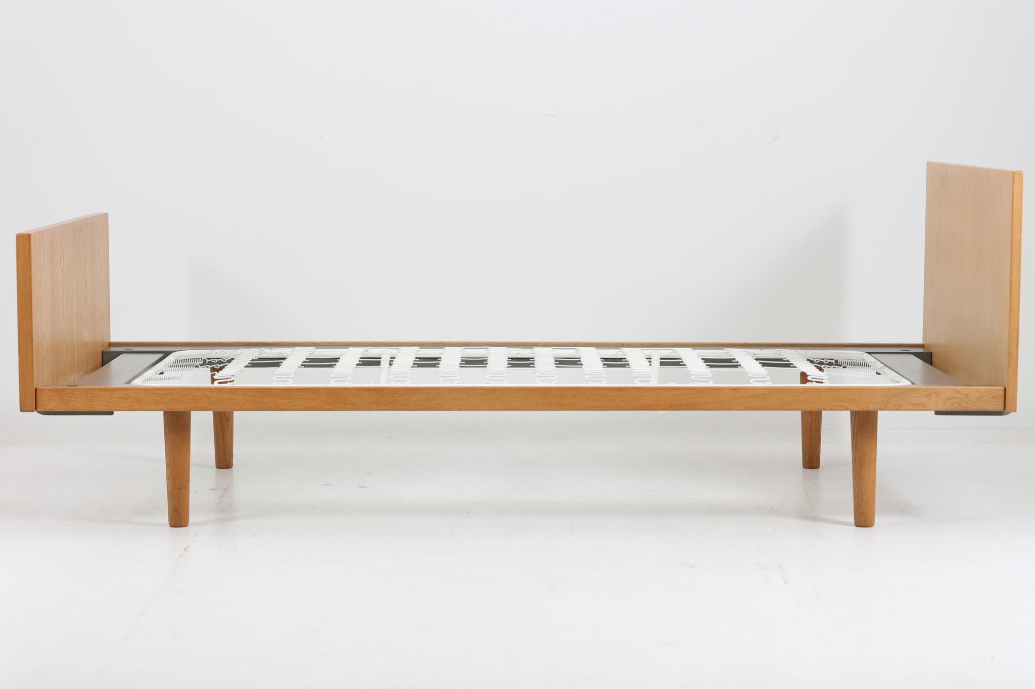 Hans J.Wegner（ハンス・J・ウェグナー） シングルベッドフレーム