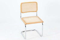 Cesca Chairは、デザイナーのマルセル・ブロイヤー(marcel Breuer)によって1928年に設計されました。鋼管を使ったフレームが特徴で、世界初の「カンチレバーチェア」(片側のみで支える構造)として有名です。この構造により、従来の四脚の椅子に比べて、軽快でシンプルな外観を実現しています。デザインから100年近く経った現在でも、Cesca Chairは世界中で愛され続けています。こちらのCesca Chairは、リプロダクト(復刻版)品となります。多くのリプロダクトが市場に出回っており、北欧地域でも使用されていることが確認されています。また、本チェアはイタリア製であることは判明しておりますが、製造メーカーについては不明です。