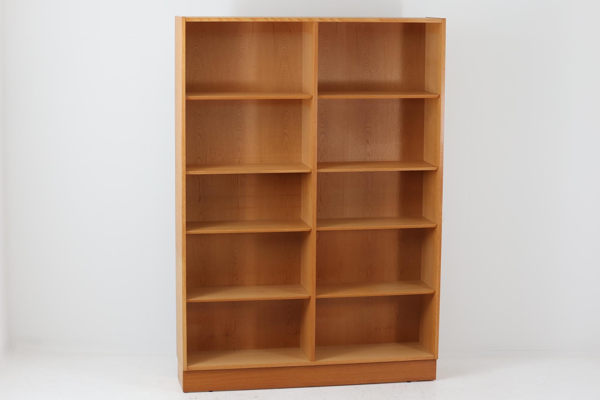 Poul Hundevad(ポール・ハンデバッド) 大型ブックシェルフ オーク材