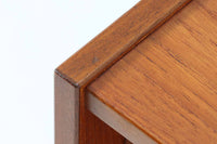 デンマークより買い付けたローボードです。良質なチーク材が使用されており、暖かみのある雰囲気です。小ぶりで置く場所を選ばずご使用いただけます。