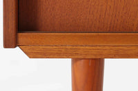 デンマークより買い付けたローボードです。良質なチーク材が使用されており、暖かみのある雰囲気です。小ぶりで置く場所を選ばずご使用いただけます。