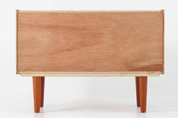 デンマークより買い付けたローボードです。良質なチーク材が使用されており、暖かみのある雰囲気です。小ぶりで置く場所を選ばずご使用いただけます。