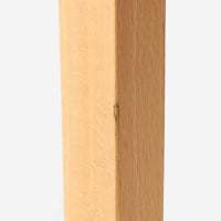 チーク材とビーチ材を組み合わせたデンマーク製のエクステンションダイニングテーブル。天板には深みのあるチーク材、脚部、幕板、拡張板には明るいビーチ材を使用し、異素材のコントラストが洗練された印象を与えます。幅100cmとコンパクトながら、両側に伸長式リーフを備え、用途に応じて天板の拡張が可能。シンプルで堅牢なつくりは、限られた空間にもフィットし、経年変化による木材の味わいとともに、長く愛用できる北欧ビンテージ家具の魅力が詰まった一台です。