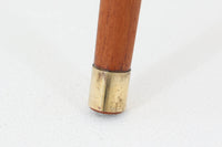 北欧より買い付けたサイドテーブルです。レッド色のシートが張られた天板と、3本脚のチーク材との組み合わせが美しい一品で、プランターテーブルとしてもご利用いただけます。ゴールド色の脚先がデザインのアクセントとなっています。