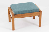 こちらは日本でも人気が高いボーエ・モーエンセンによる希少な「model 248」オットマンです。角度調整が可能で、快適な座り心地を提供します。現存する高級家具メーカー、Fredericia社製のしっかりとした造りが感じられ、品質の高さが際立っています。シンプルながらも洗練されたデザインは、どんなインテリアにも調和してくれそうです。