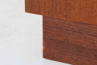 北欧より買い付けた、Borge mogensenデザインのキャビネットです。本体には上質なチーク材が使用されており、その温かみのある質感が魅力です。モーエンセンらしいシンプルでありながら高級感のあるデザインが特徴で、本体の組み方や取手など、細部にわたる趣向が光ります。