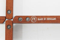 北欧より買い付けました。Fritz Hansen社が1950~1960年代に製造したものと思われます。デザイナーのハンス・エンゲホルムとスヴェン・オーゲ・ウィルムセンによる共作で、折り畳み可能な脚部と、トレイとしても使用できる天板が特徴的なデザインです。