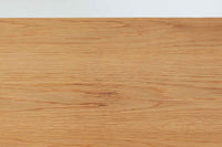 北欧より買い付けたサイドボードです。収納部の右側には、元々レコード収納用として設計されていたと思われる取り外し可能な縦仕切りがあり、幅の調整も可能です。棚板は取り外しできませんが、縦仕切りは全て取り外し可能で、大きなアイテムの収納にも対応できます。左側の収納部には、取り外しや可動が可能な引き出しが2杯備わっており、使い勝手も良好です。シンプルながらも高いクオリティを誇り、デンマークの家具デザイナーPoul Hundevadによってデザインされた本作は、デンマークの厳しい品質基準を満たした「DANISH FURNITUREmAKE'S CONTROL」のロゴシールが付いております。