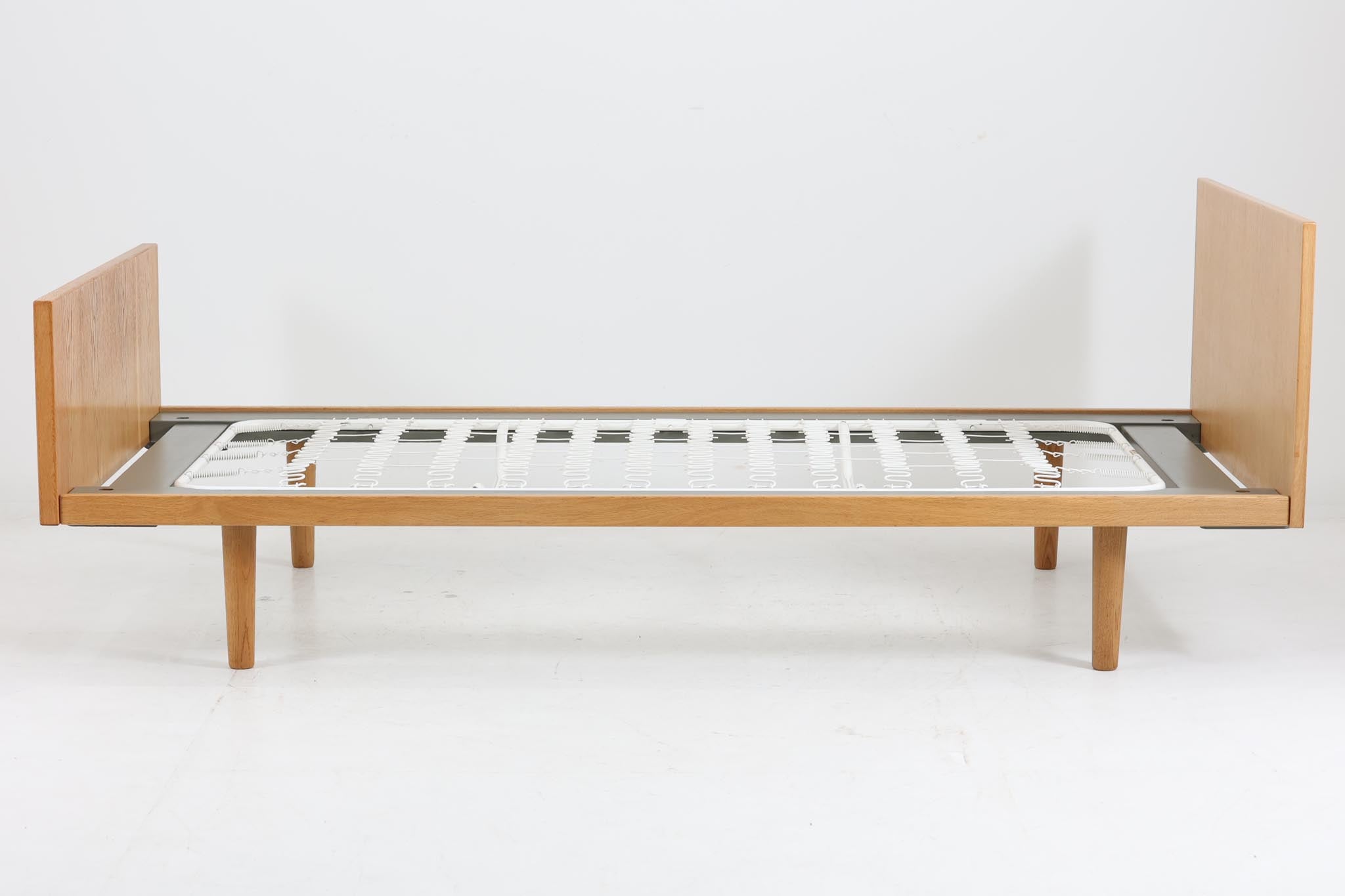 【グデタマ】① Hans J.Wegner（ハンス・J・ウェグナー） シングルベッド