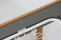 北欧より買い付けたHans J. WegnerデザインによるGETAmA社製のベッドフレームは、シンプルで洗練されたデザインが特徴です。空間を広く感じさせるスッキリとしたラインが、どんなインテリアにも調和します。本体には高品質なオーク材が使用されており、自然な木目の美しさと温かみを感じることができます。シングルサイズのマットレスに対応しています。マットレスは付属しておりませんので、別途ご用意ください。。