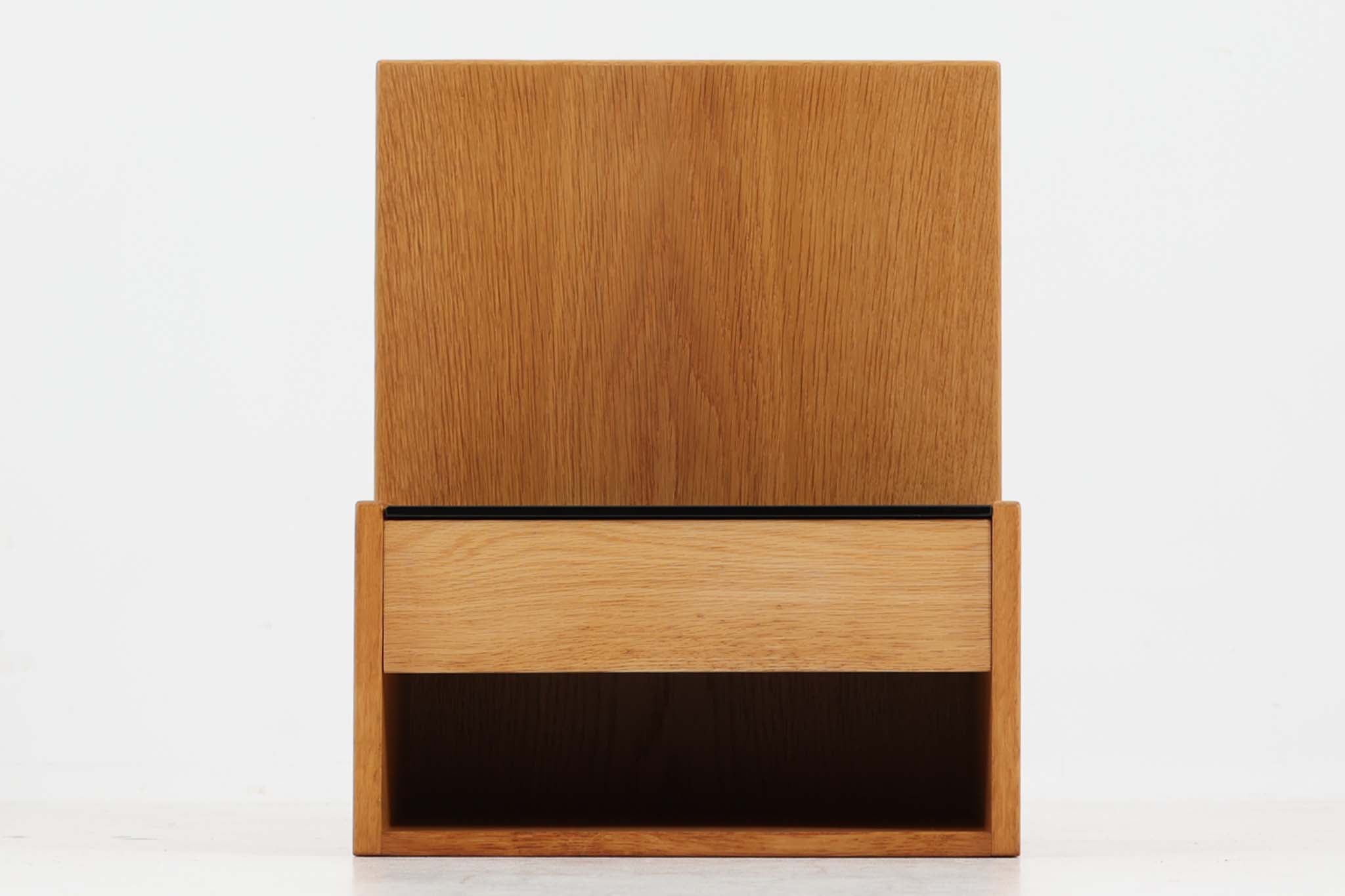 Hans J.Wegner（ハンス・J・ウェグナー） ベッドサイドテーブル オーク