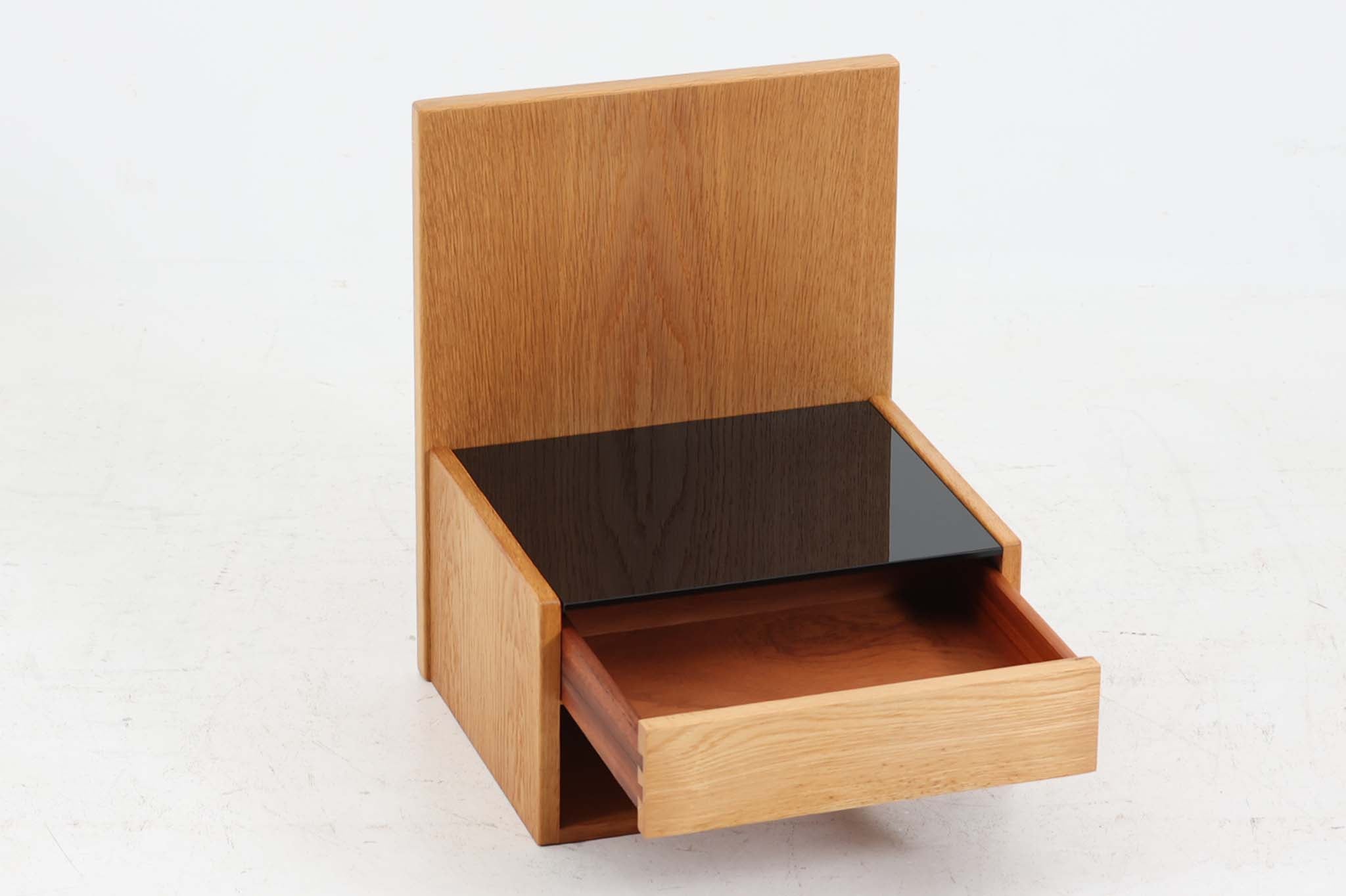 Hans J.Wegner（ハンス・J・ウェグナー） ベッドサイドテーブル オーク