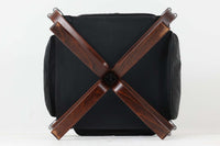 ノルウェーの名門家具ブランド「Vatne(バットネ)」から、デザイナーSigurd Resell(シガード・レッセル)によるオットマンです。独特の形状はシガード・レッセルのデザイン思想を色濃く反映したもので、木部と本革の組み合わせがモダンな印象を与えます。オットマンとしてもスツールとしてもお使いいただけます。