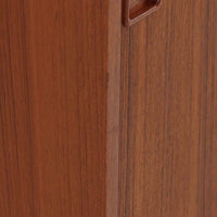 幅88cmとコンパクトなサイズ感が魅力のこちらのボードは、チーク材の温もりある質感と直線的なデザインが調和した北欧ビンテージ品です。前面にはスライド扉を備え、内部は左右に仕切られた収納スペースで、日用品の整理や見せたくない物の収納にも最適です。脚部にはテーパー加工が施され、軽やかな印象を与えつつ安定感も確保。省スペースに置けるため、玄関や寝室など限られた空間にもフィットし、日常に使いやすい一台です。