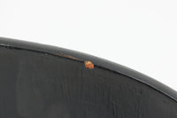 こちらは、デンマークの名門家具メーカーFritz Hansen(フリッツ・ハンセン)が生産した、デザイナーArne Jacobsen(アルネ・ヤコブセン)の作品「アントチェア」です。3本脚のデザインは、ヤコブセンの持つ独特のデザイン哲学を感じさせます。