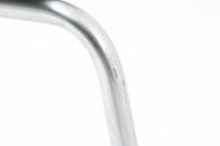 こちらは、デンマークの名門家具メーカーFritz Hansen(フリッツ・ハンセン)が生産した、デザイナーArne Jacobsen(アルネ・ヤコブセン)の作品「アントチェア」です。3本脚のデザインは、ヤコブセンの持つ独特のデザイン哲学を感じさせます。