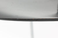 こちらは、デンマークの名門家具メーカーFritz Hansen(フリッツ・ハンセン)が生産した、デザイナーArne Jacobsen(アルネ・ヤコブセン)の作品「アントチェア」です。3本脚のデザインは、ヤコブセンの持つ独特のデザイン哲学を感じさせます。