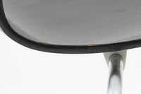 こちらは、デンマークの名門家具メーカーFritz Hansen(フリッツ・ハンセン)が生産した、デザイナーArne Jacobsen(アルネ・ヤコブセン)の作品「アントチェア」です。3本脚のデザインは、ヤコブセンの持つ独特のデザイン哲学を感じさせます。