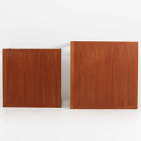 Borge Mogensenがデザインし、Fredericia社より製造されたネストテーブル「Model 5377」です。代表作であるソファ「2213」に合わせてデザインされたとも言われ、チーク材の美しい木目と堅牢な構造が魅力です。大小2台を重ねて収納できる機能的な設計で、小テーブルにはキャスターが備わり、日常使いに配慮したモーエンセンらしい実用性が感じられます。来客時には補助テーブルとして、普段はソファ横のサイドテーブルや飾り台としても活躍し、北欧ビンテージ家具ならではの温もりと存在感を空間に添えます。年月を重ねたチーク材の深みある色合いが、シンプルな直線的フォルムと相まって一層の魅力を放っています。