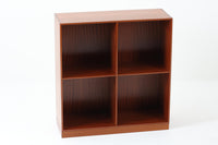 北欧より買い付けた「mogens Koch」によってデザインされたブックシェルフです。キャビネットやシェルフを組み合わせて使用するためにデザインされた物で、デンマーク家具最高峰のユニットシェルフと言われています。良質なマホガニー無垢材が使用されています。