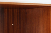 北欧より買い付けた「mogens Koch」によってデザインされたブックシェルフです。キャビネットやシェルフを組み合わせて使用するためにデザインされた物で、デンマーク家具最高峰のユニットシェルフと言われています。良質なマホガニー無垢材が使用されています。