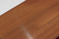 北欧より買い付けた「mogens Koch」によってデザインされたブックシェルフです。キャビネットやシェルフを組み合わせて使用するためにデザインされた物で、デンマーク家具最高峰のユニットシェルフと言われています。良質なマホガニー無垢材が使用されています。