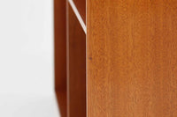 北欧より買い付けた「mogens Koch」によってデザインされたブックシェルフです。キャビネットやシェルフを組み合わせて使用するためにデザインされた物で、デンマーク家具最高峰のユニットシェルフと言われています。良質なマホガニー無垢材が使用されています。